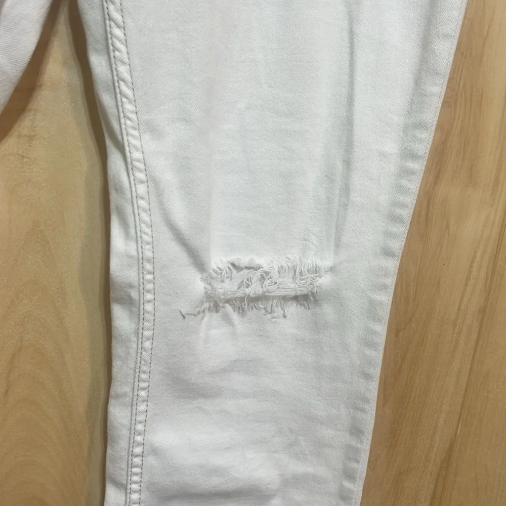 Free People White‎ Straight Leg Cropped Distressed Jeans Size 31 - Picture 2 of 5